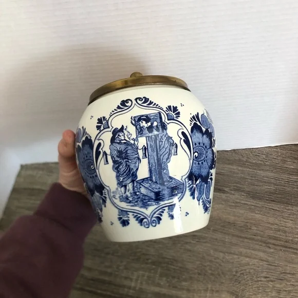 Classic Blue and White Ceramic Jar with Gold Lid - Picture 13 of 16